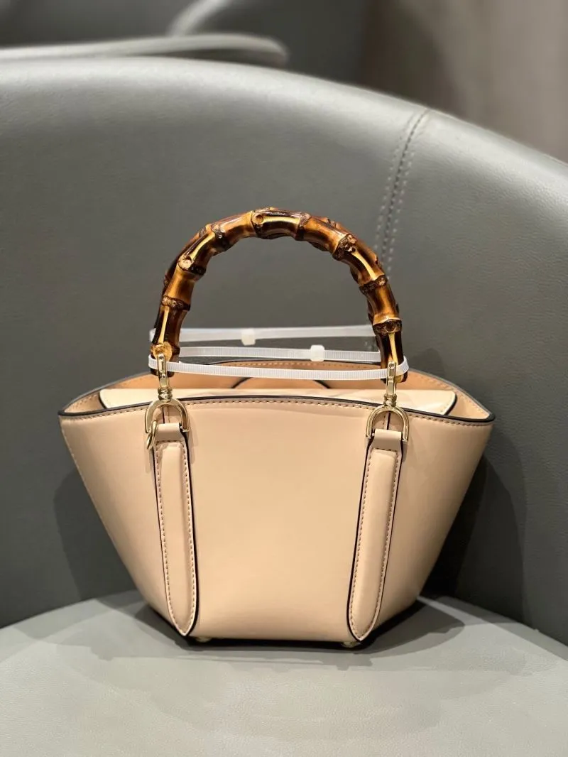 Alternative view of Gucci Shopping Bags-18