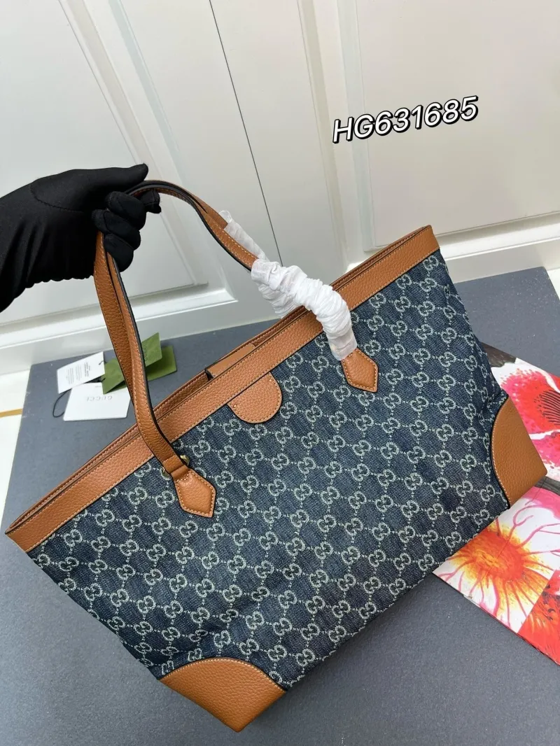 Alternative view of Gucci Shopping Bags-31