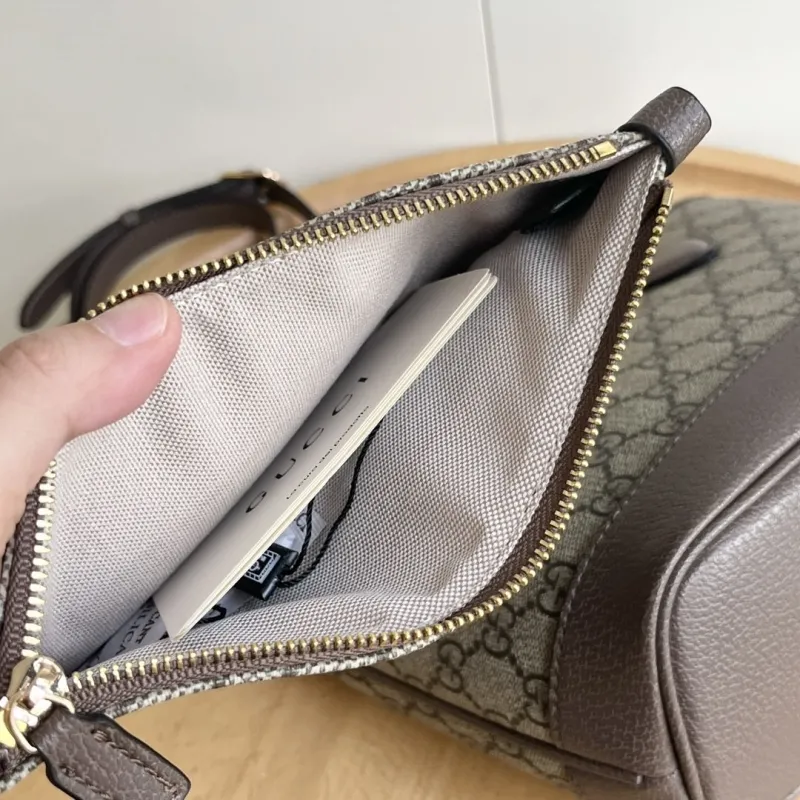 Alternative view of Gucci Shopping Bags-37
