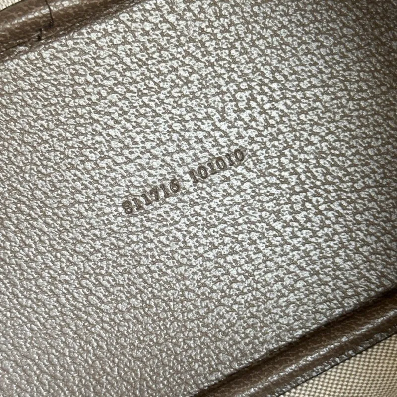 Gucci Shopping Bags-37 - Image 9
