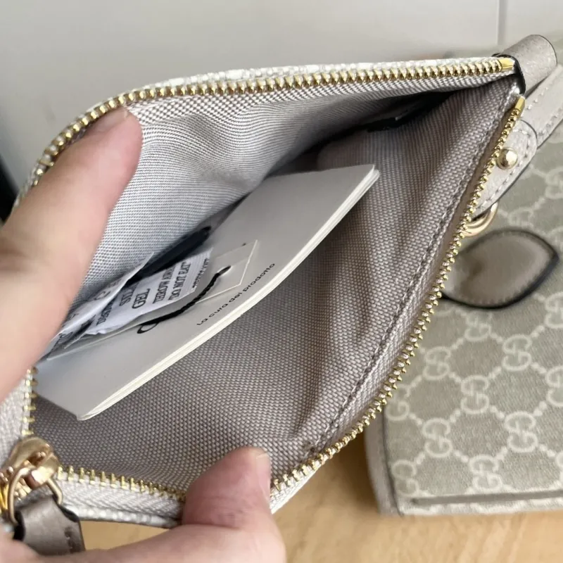 Alternative view of Gucci Shopping Bags-38
