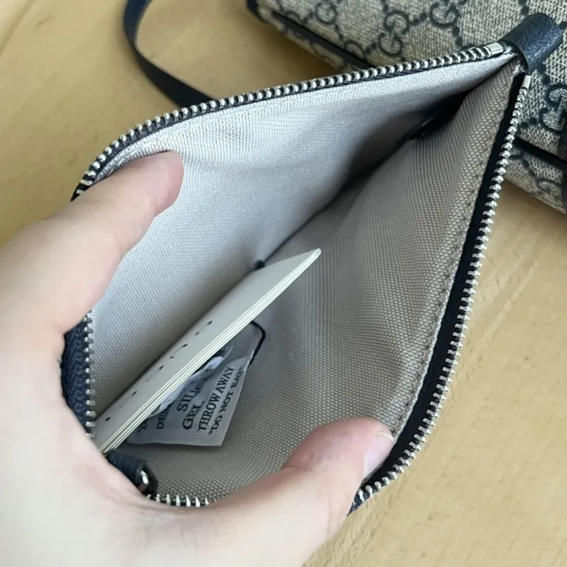 Alternative view of Gucci Shopping Bags-39
