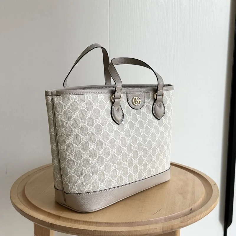 Alternative view of Gucci Shopping Bags-40