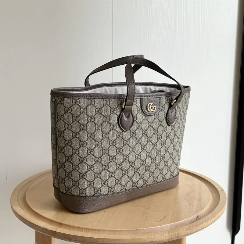 Alternative view of Gucci Shopping Bags-41
