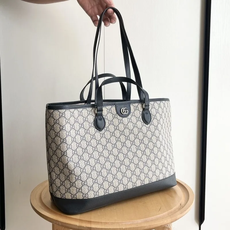 Alternative view of Gucci Shopping Bags-44
