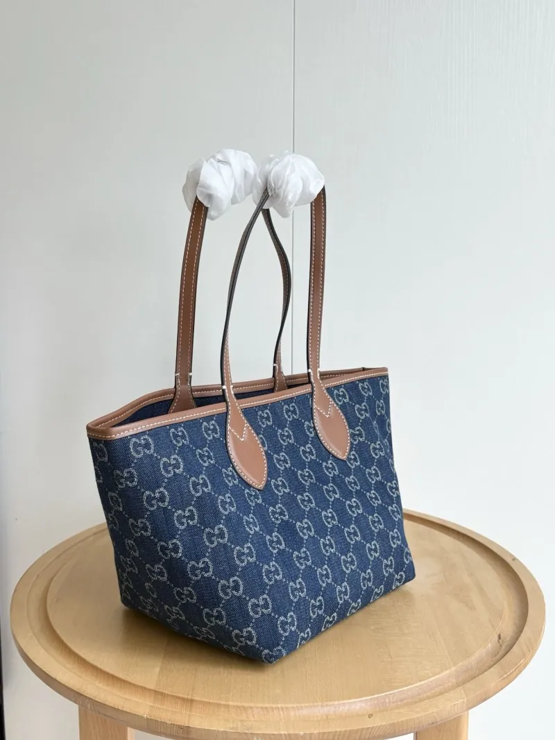 Alternative view of Gucci Shopping Bags-60