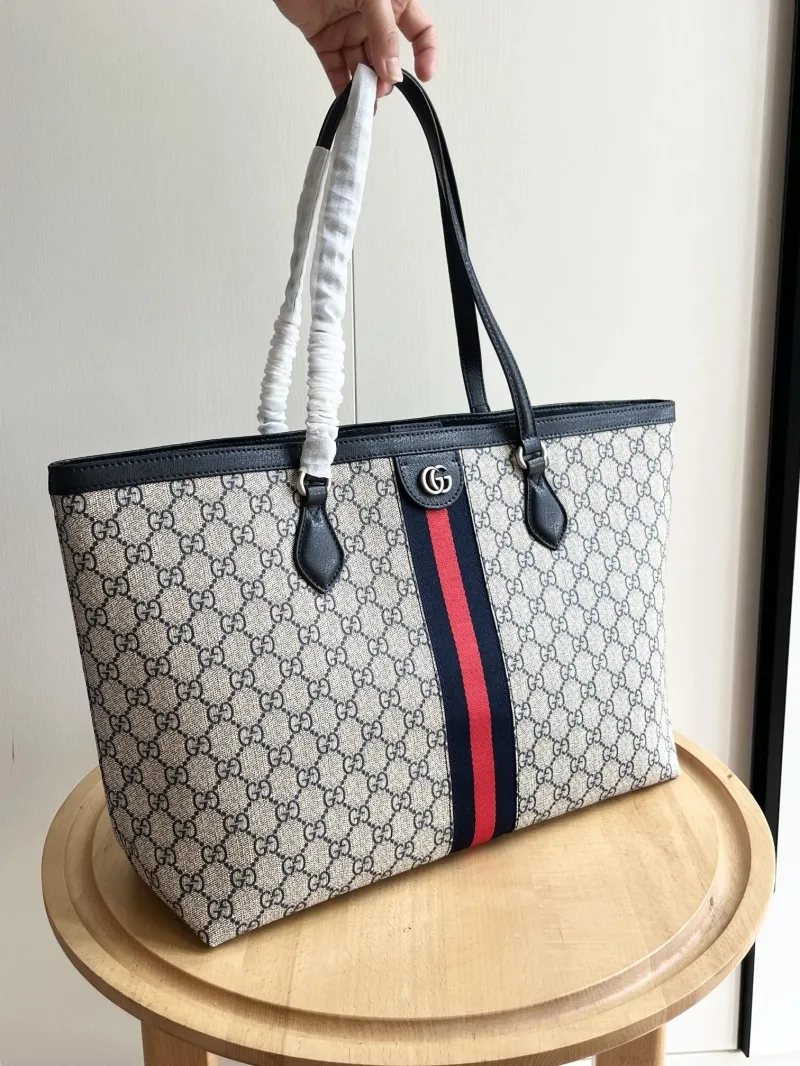 Alternative view of Gucci Shopping Bags-71