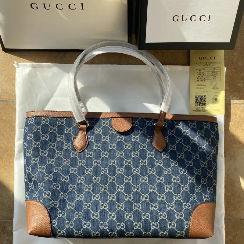 Alternative view of Gucci Shopping Bags-73