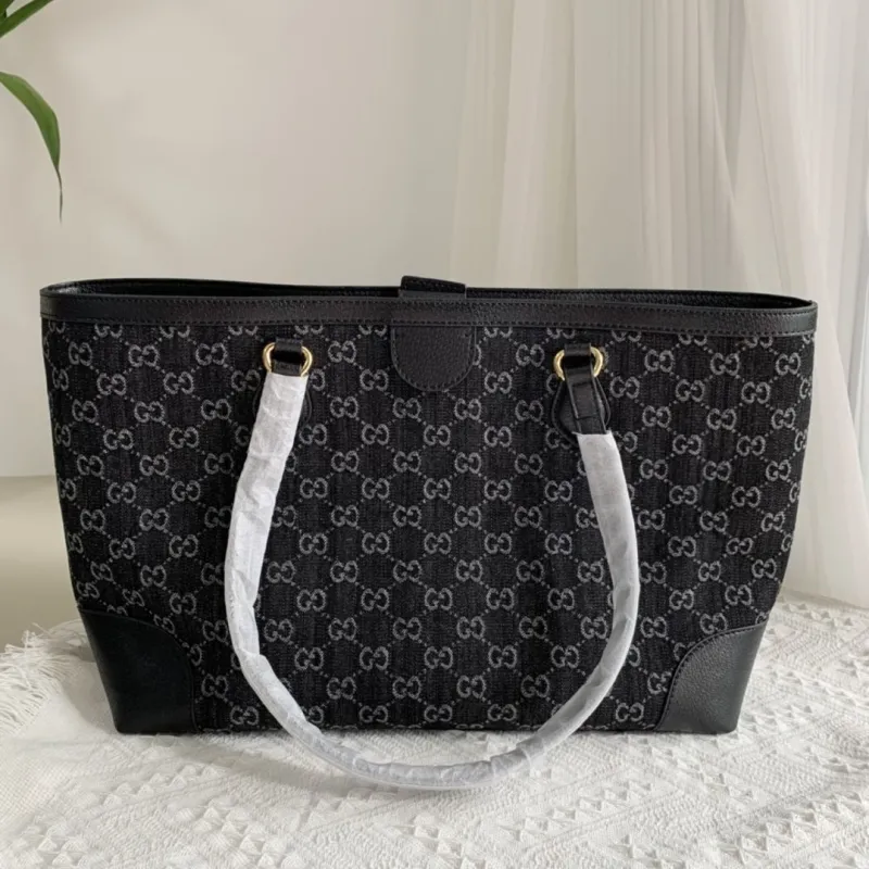 Alternative view of Gucci Shopping Bags-74