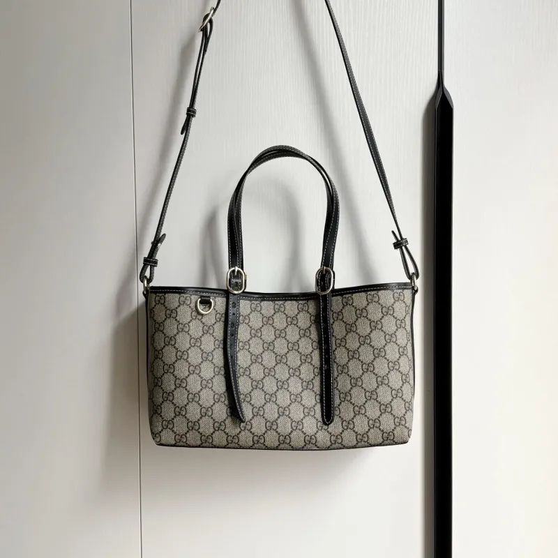 Alternative view of Gucci Shopping Bags-89