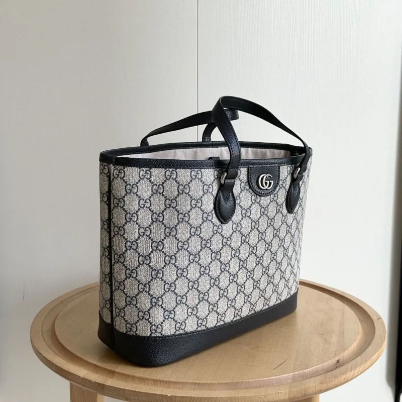 Alternative view of Gucci Shopping Bags-91