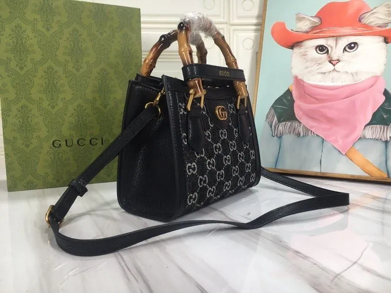 Alternative view of Gucci Shopping Bags-123