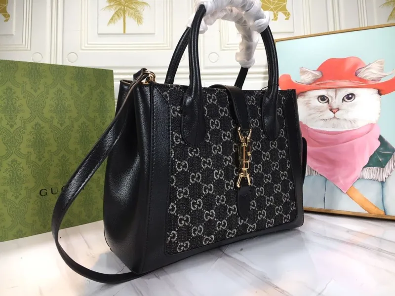 Alternative view of Gucci Shopping Bags-142