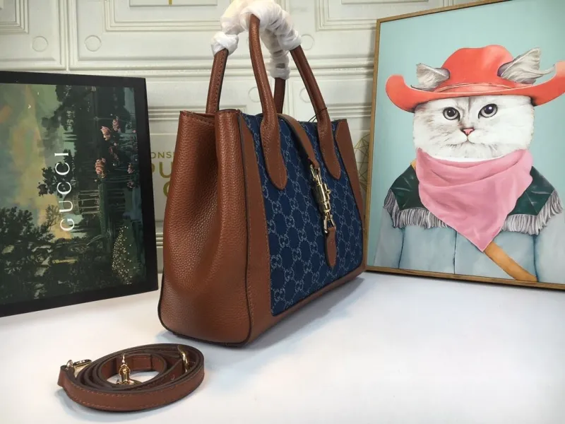 Alternative view of Gucci Shopping Bags-143