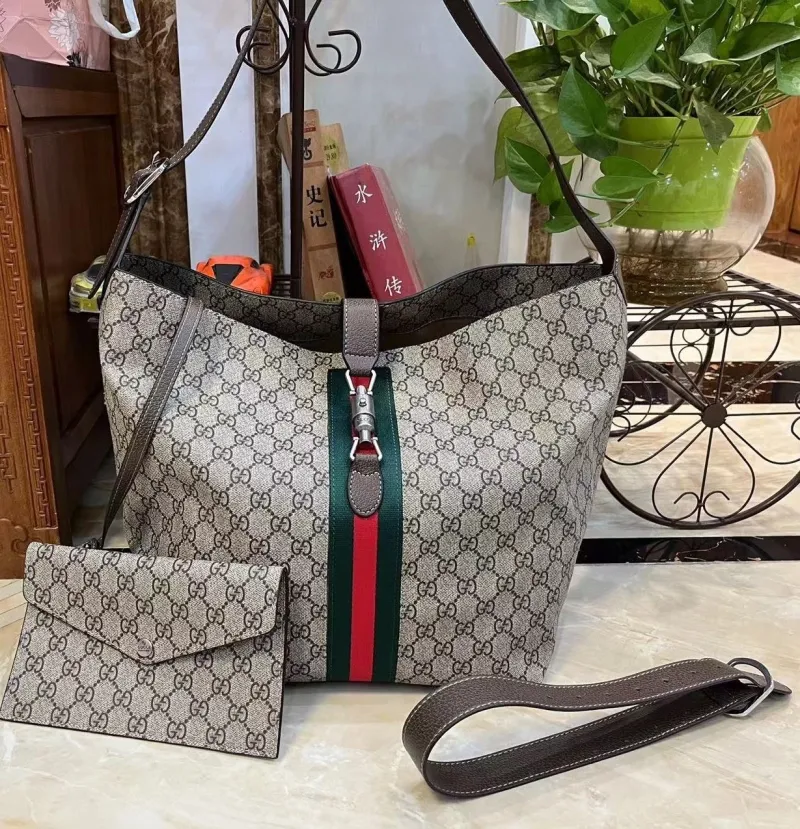 Gucci Shopping Bags-157