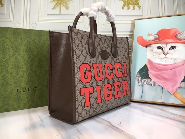 Alternative view of Gucci Shopping Bags-159