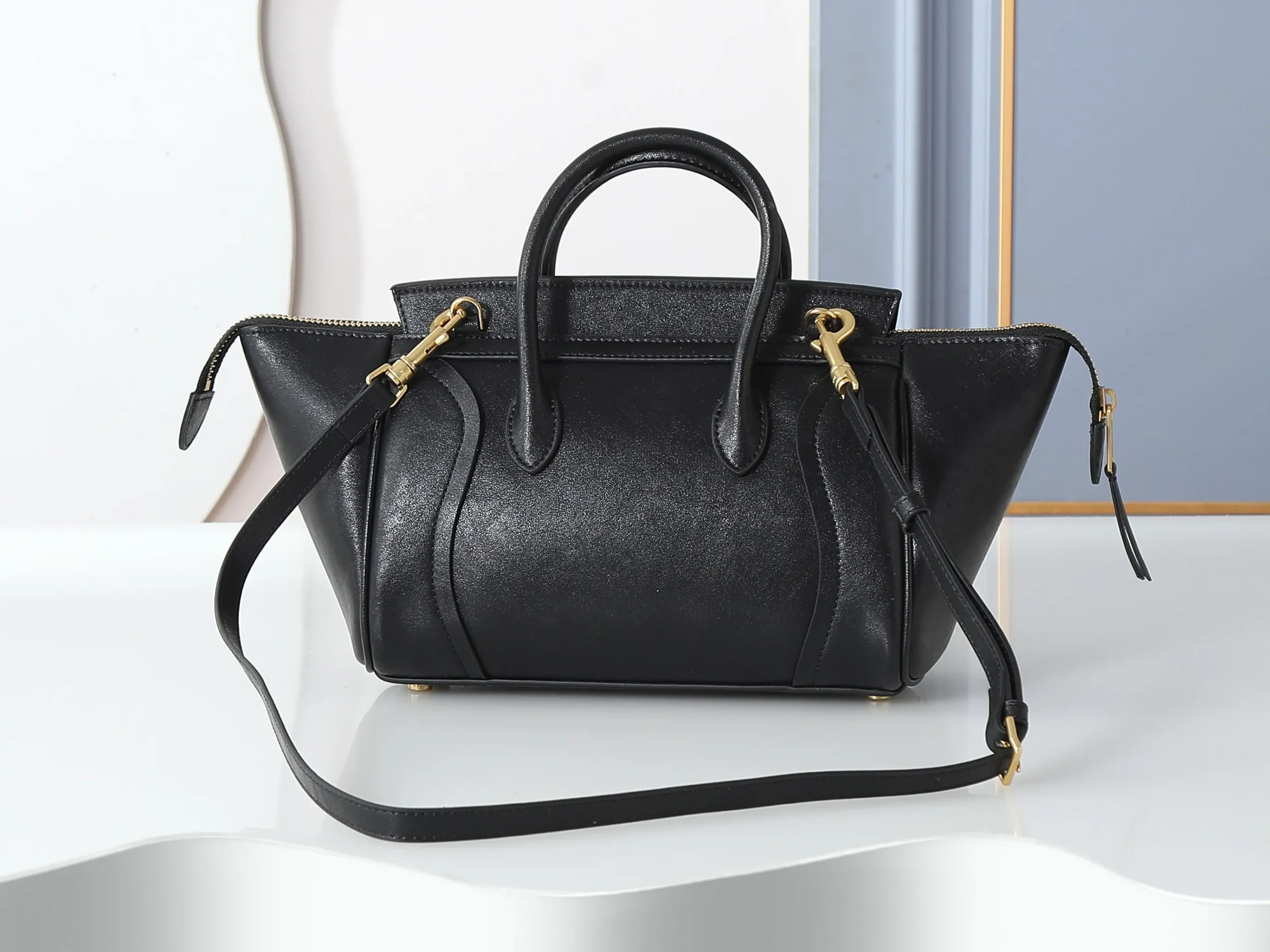 Alternative view of Gucci Top Handle Bags-27