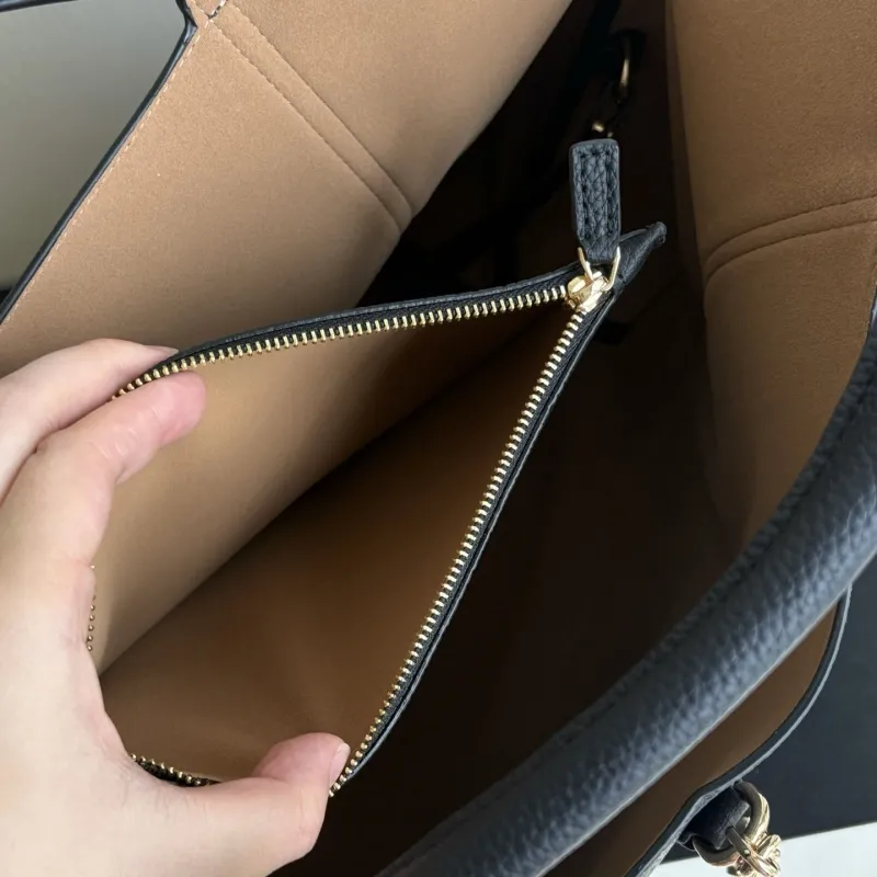 Alternative view of Gucci Top Handle Bags-242