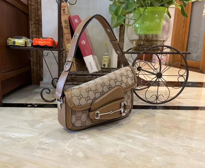 Alternative view of Gucci Top Handle Bags-658