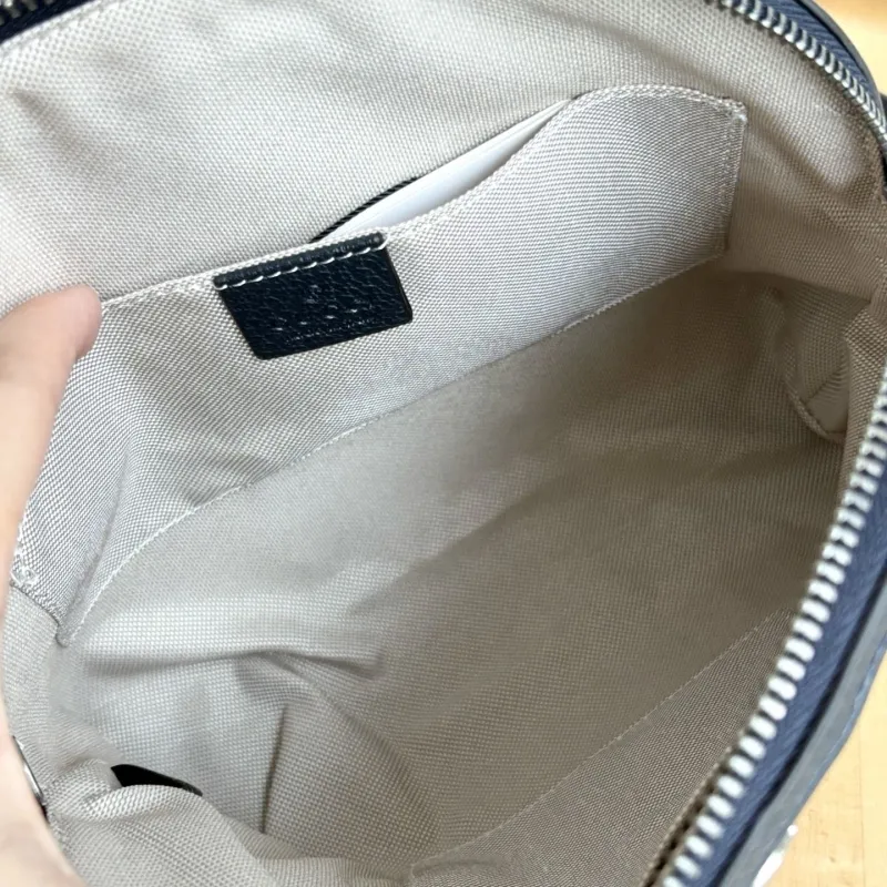 Gucci Travel Bags-10 - Image 7