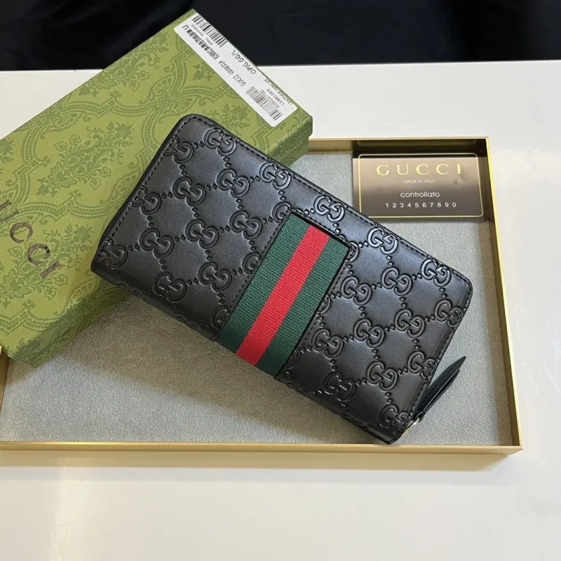 Gucci Wallets & Purse-12