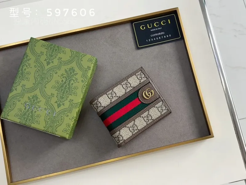 Gucci Wallets & Purse-14