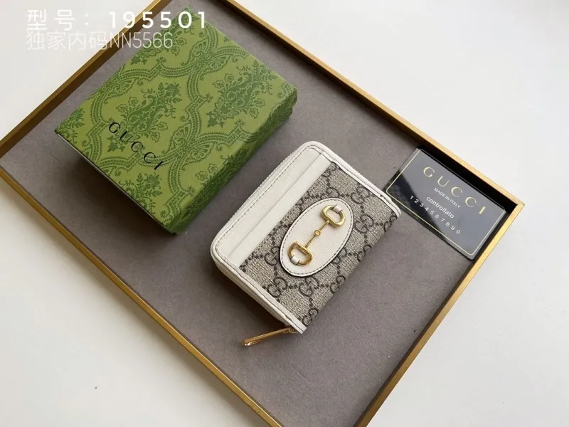 Gucci Wallets & Purse-16
