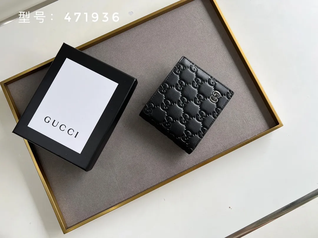 Gucci Wallets & Purse-384