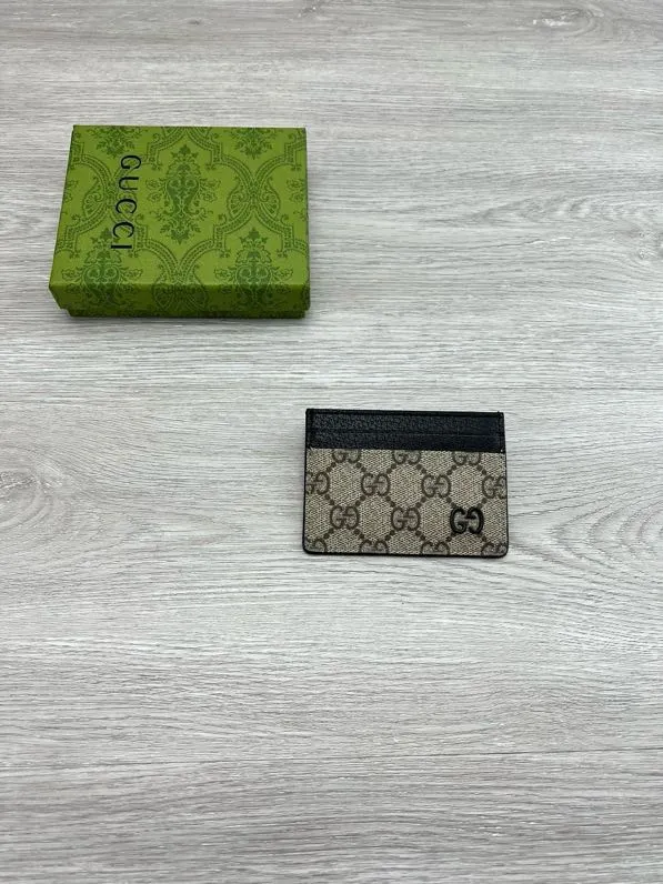 Gucci Wallets & Purse-411