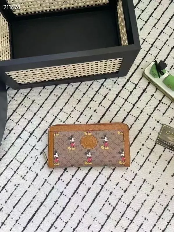 Gucci Wallets & Purse-606