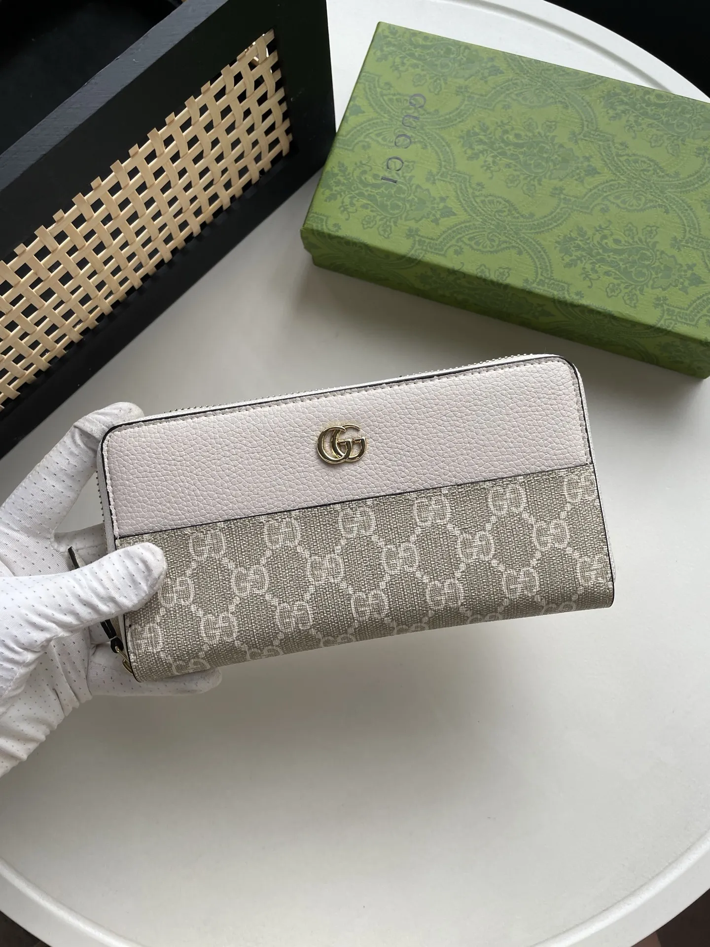 Alternative view of Gucci Wallets & Purse-640
