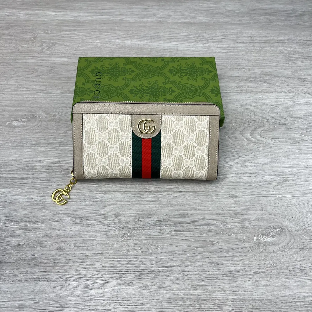 Gucci Wallets & Purse-686