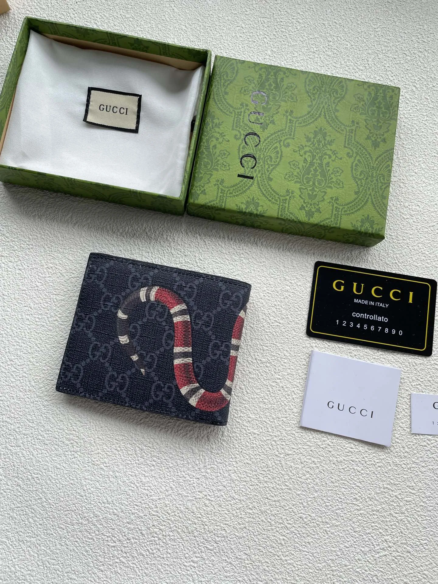 Alternative view of Gucci Wallets & Purse-800