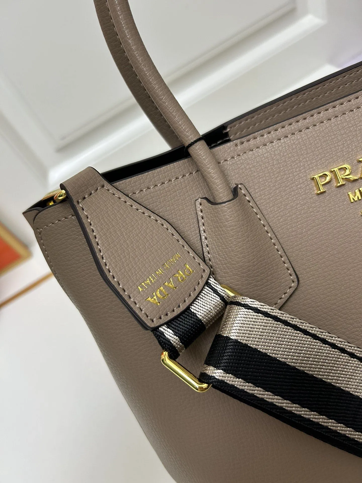 Prada Shopping Bags-198 - Image 5