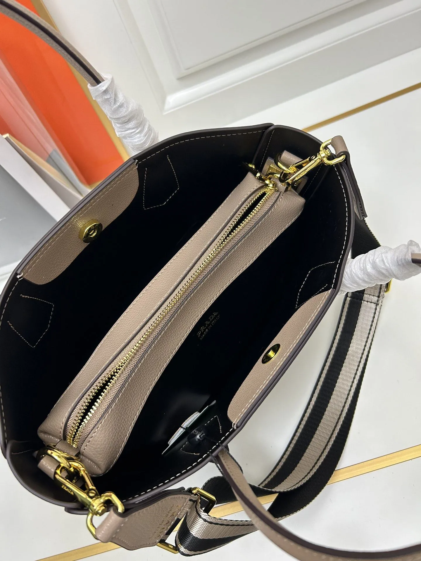 Prada Shopping Bags-198 - Image 8