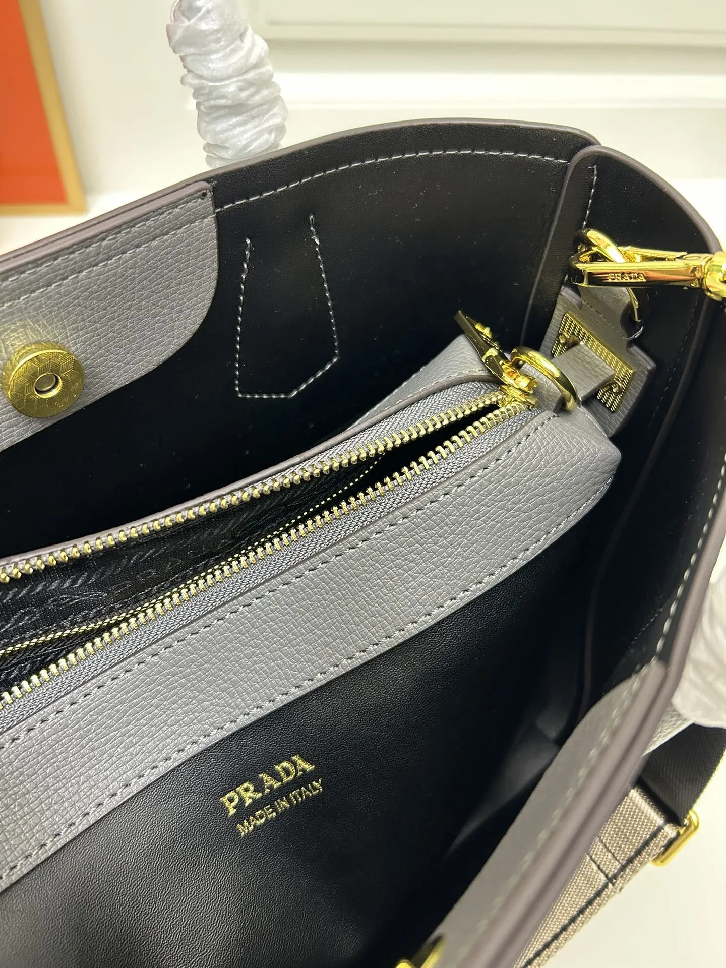 Prada Shopping Bags-200 - Image 9