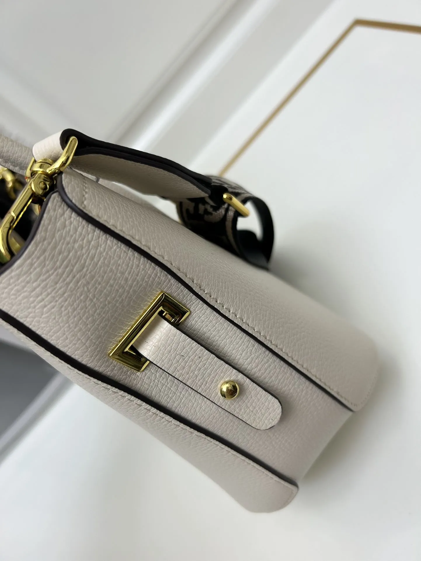 Prada Shopping Bags-202 - Image 5