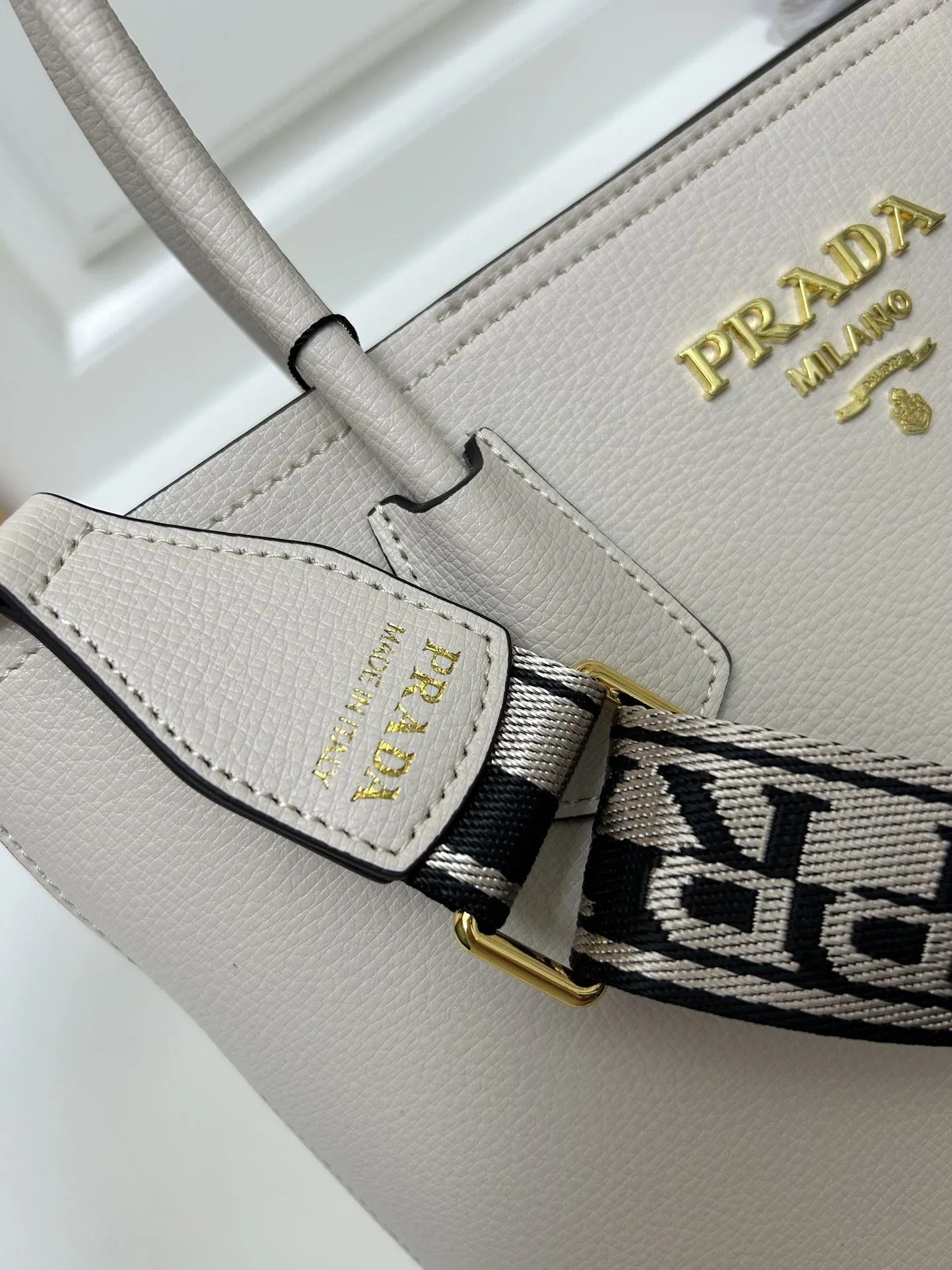 Prada Shopping Bags-202 - Image 6