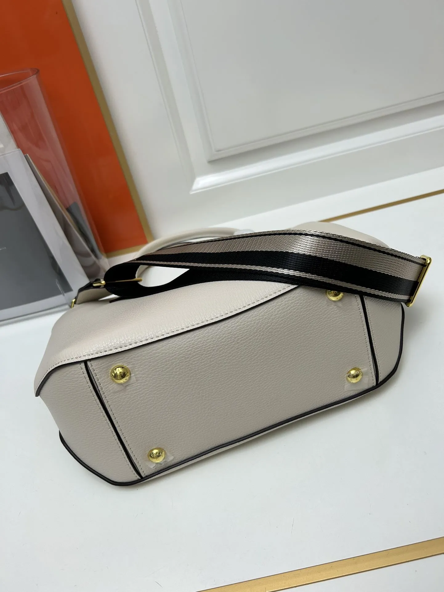 Prada Shopping Bags-202 - Image 7