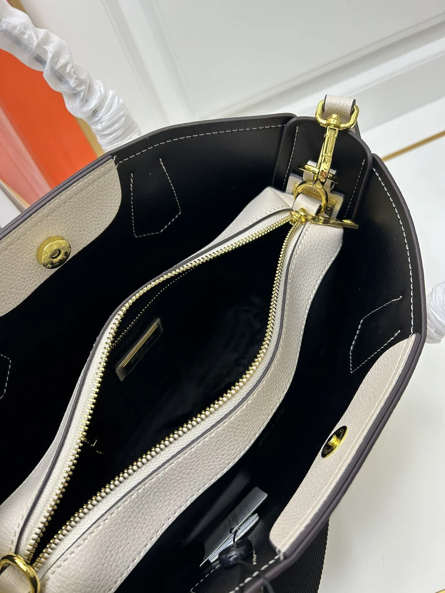 Prada Shopping Bags-202 - Image 8