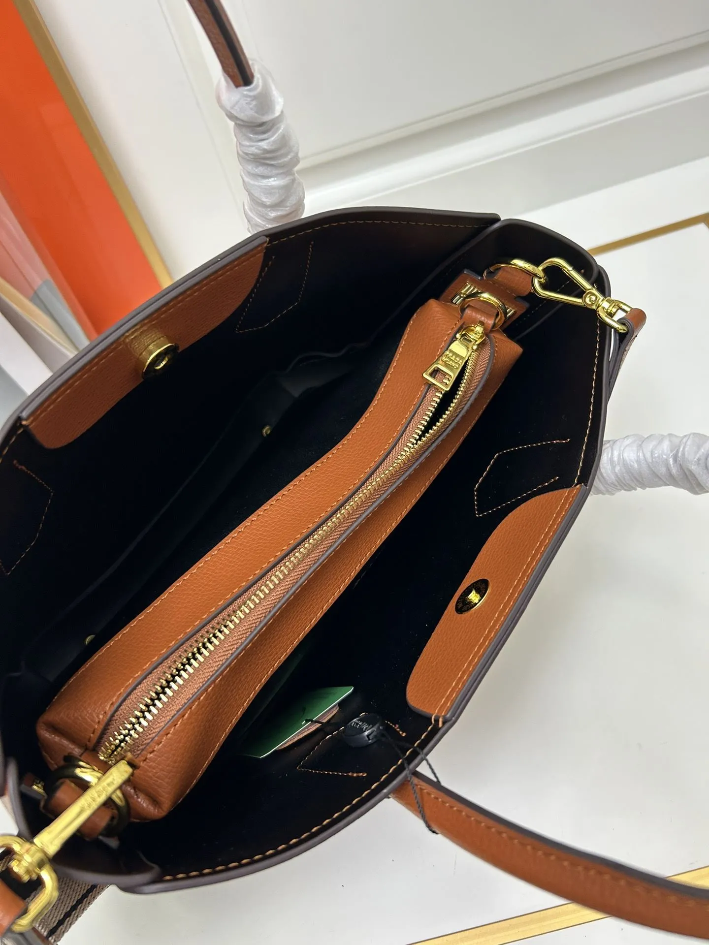Prada Shopping Bags-203 - Image 8