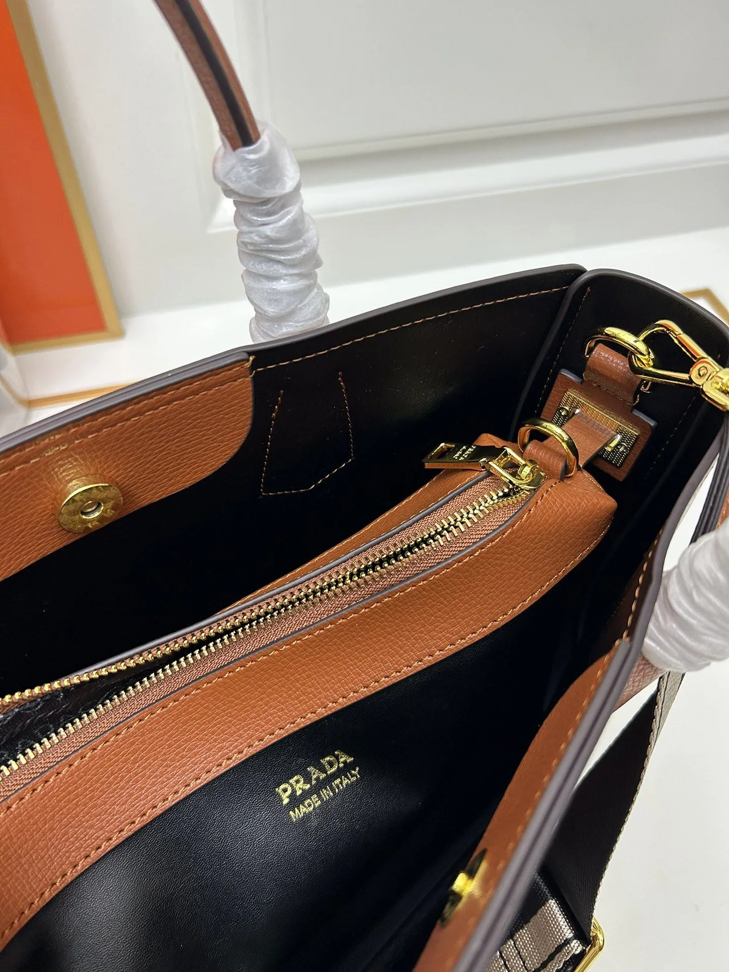Prada Shopping Bags-203 - Image 9