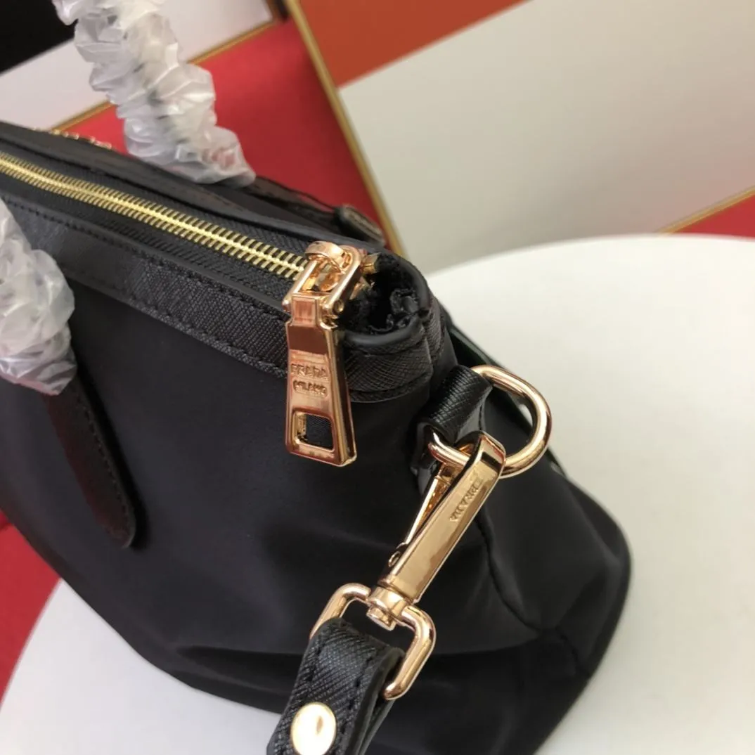 Prada Shopping Bags-204 - Image 5