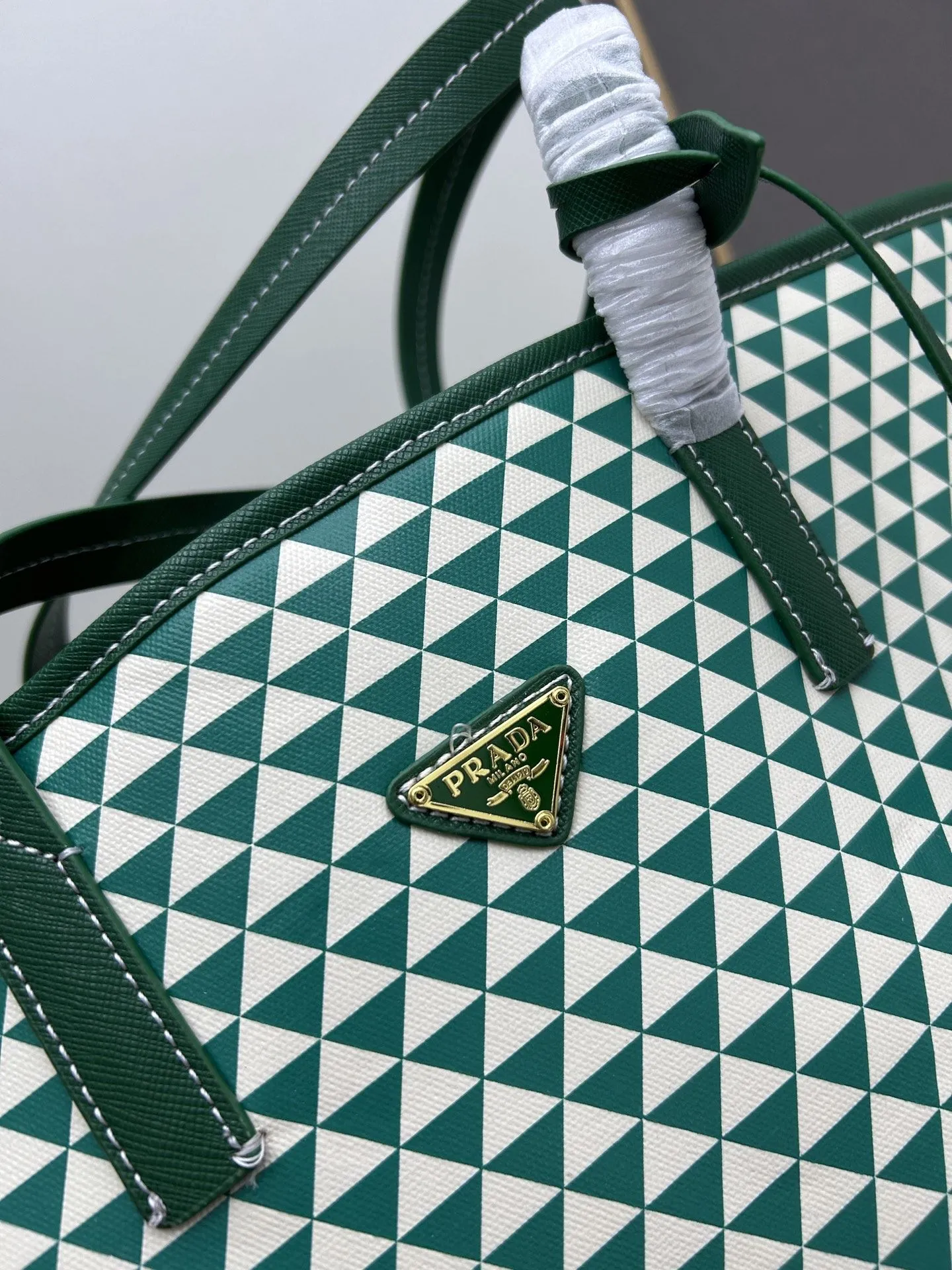 Prada Shopping Bags-231 - Image 4
