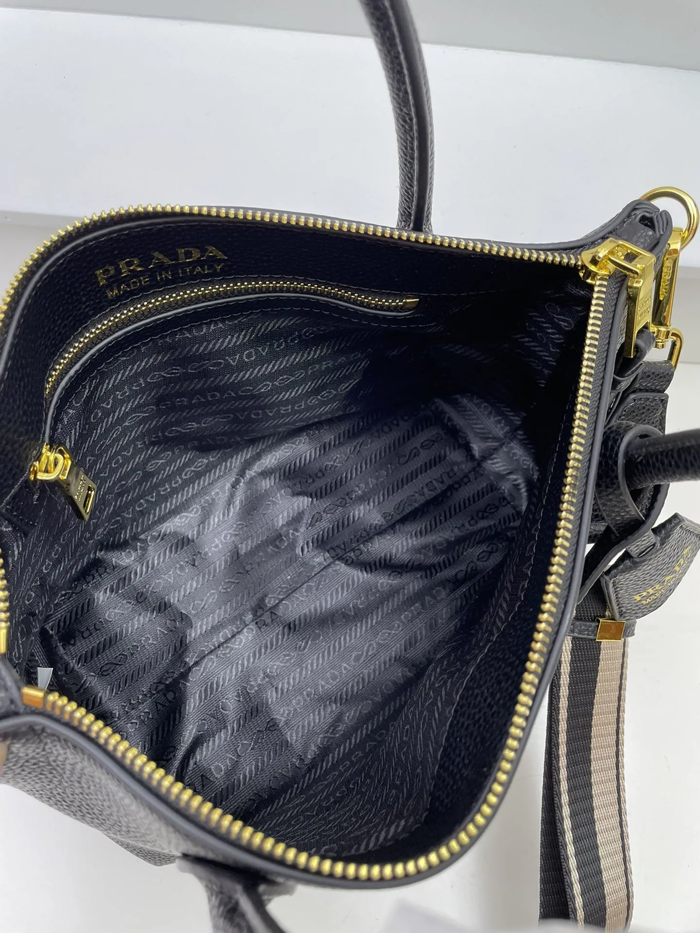 Prada Shopping Bags-290 - Image 8