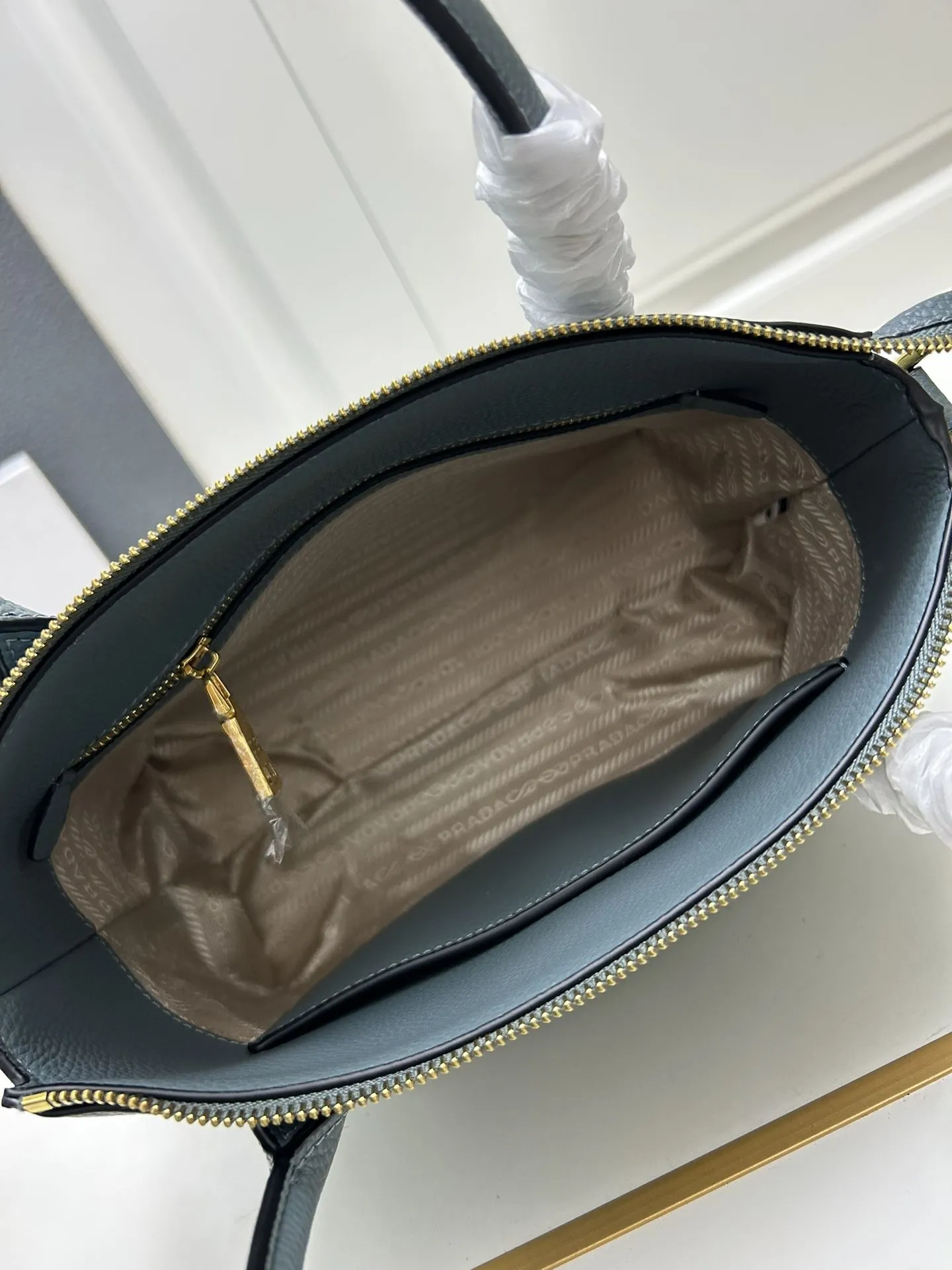 Prada Shopping Bags-308 - Image 8