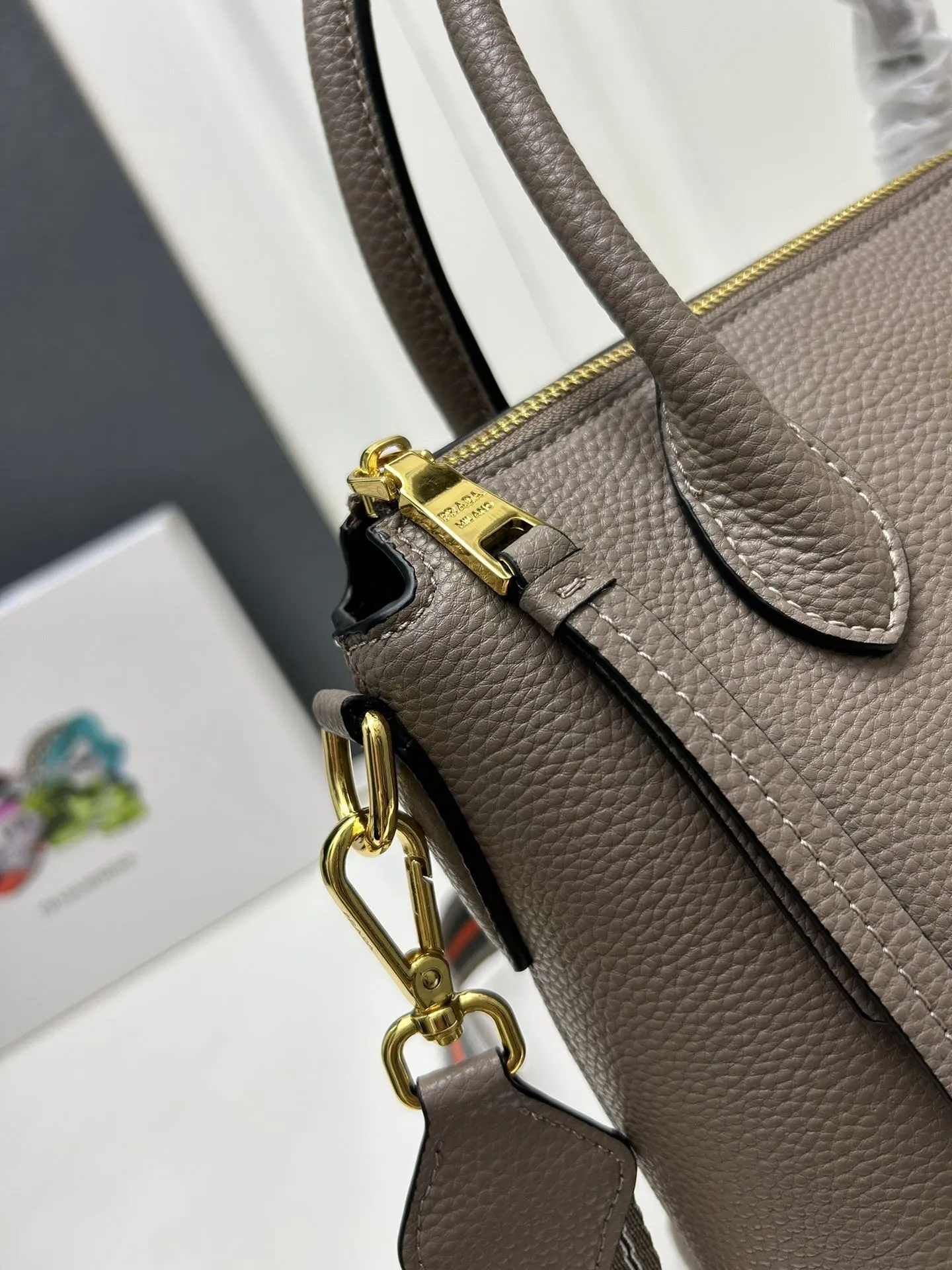 Prada Shopping Bags-309 - Image 5