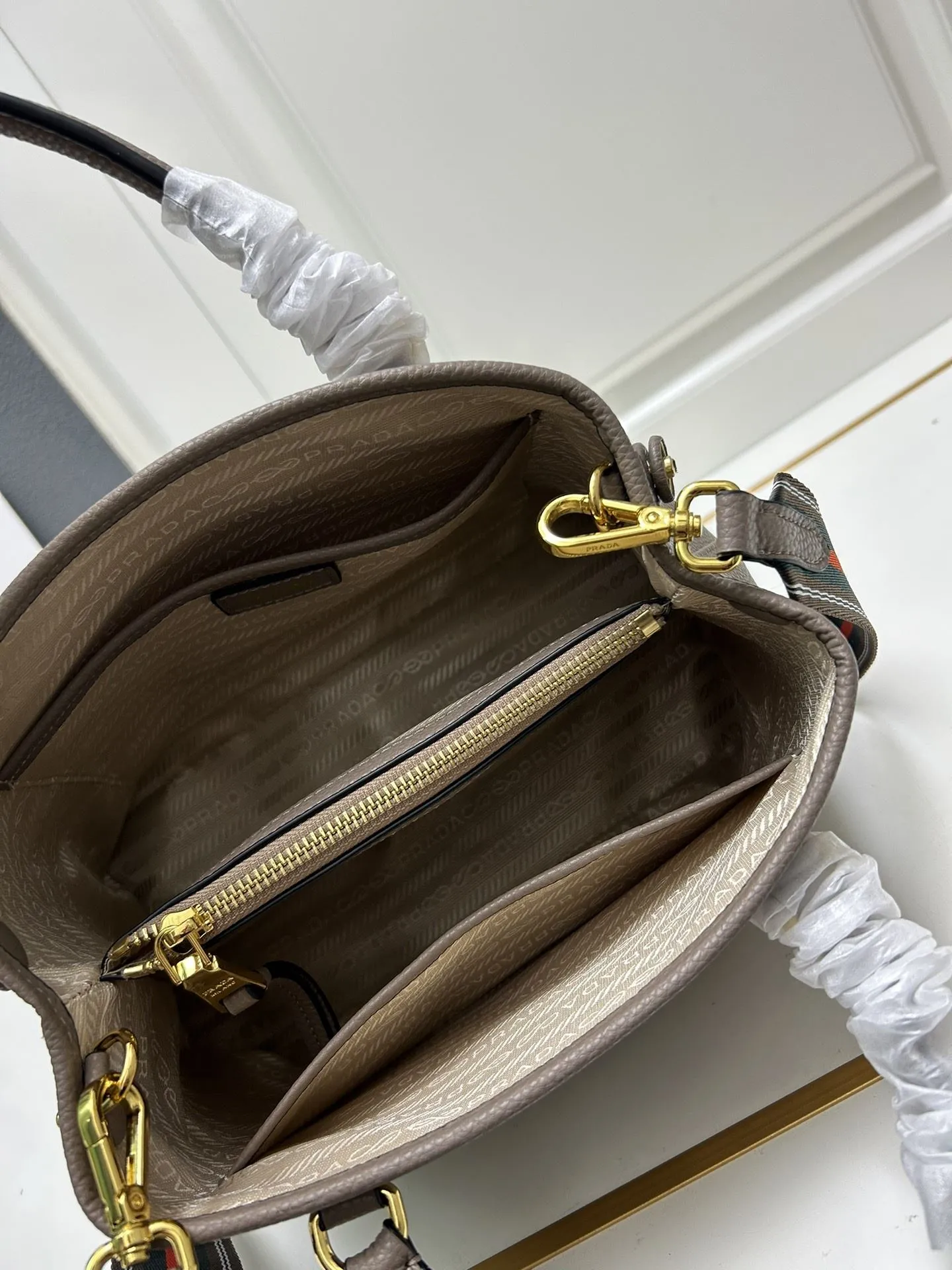Prada Shopping Bags-314 - Image 7