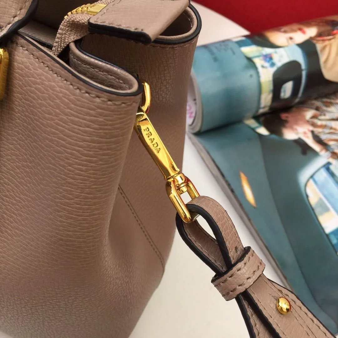 Prada Shopping Bags-333 - Image 6