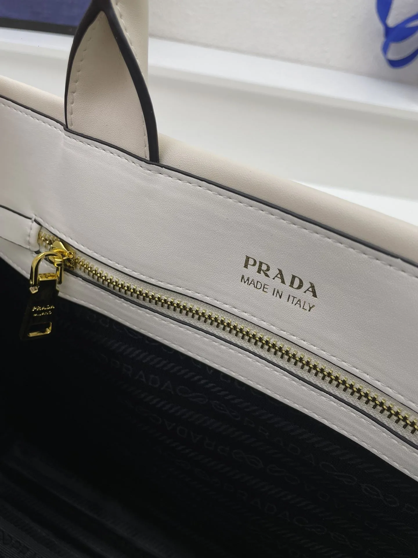 Prada Shopping Bags-365 - Image 9